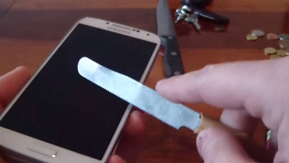 Glassmaker Corning Toughens Gorilla Glass for Smartphone Screens