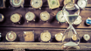 Industryweek 12295 Hourglass And Clocks