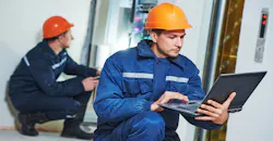 maintenance-laptop-hardhat-1620 maintenance-laptop-hardhat-1620