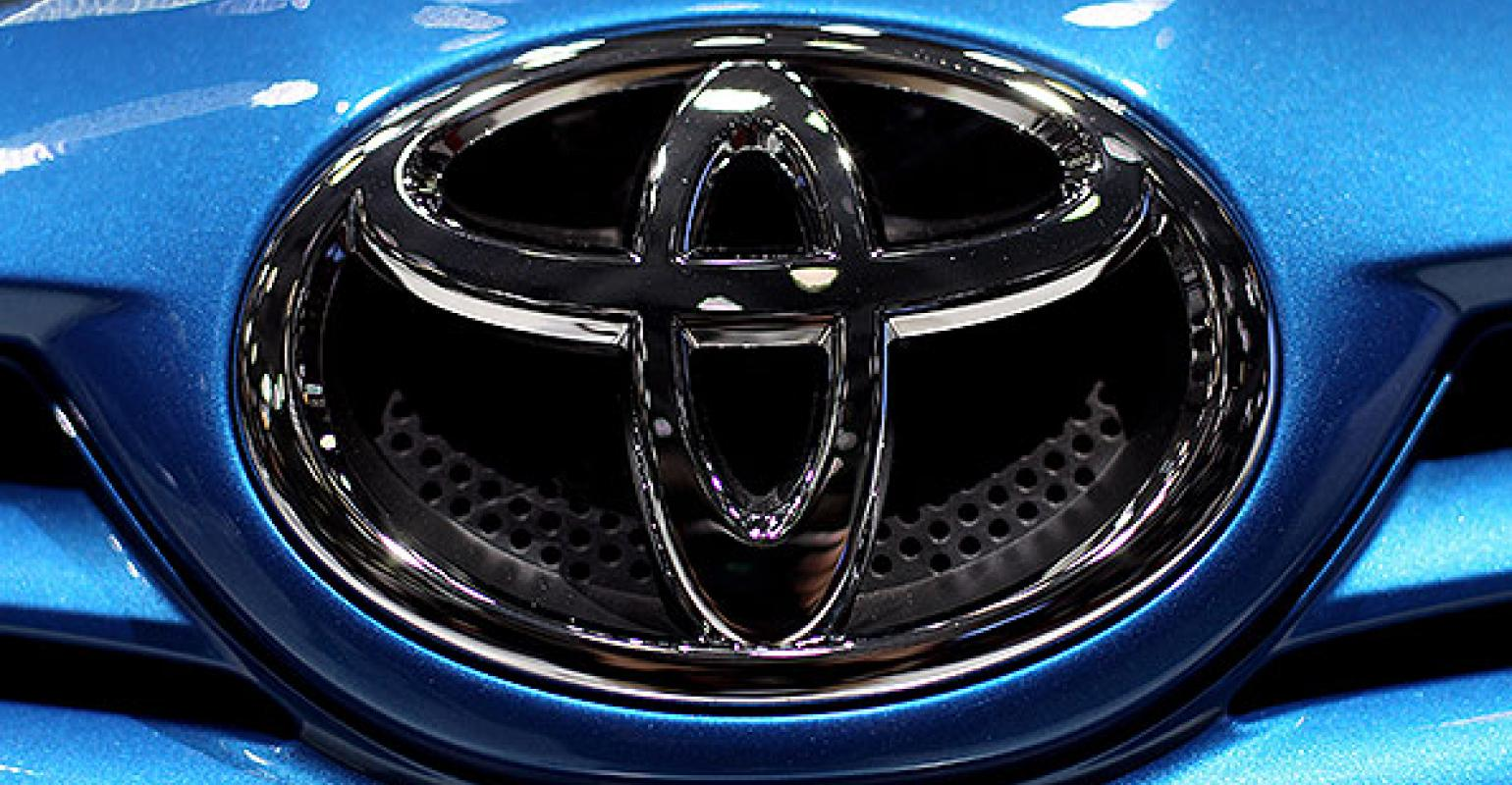Toyota Annual Net Profit Drops 25%