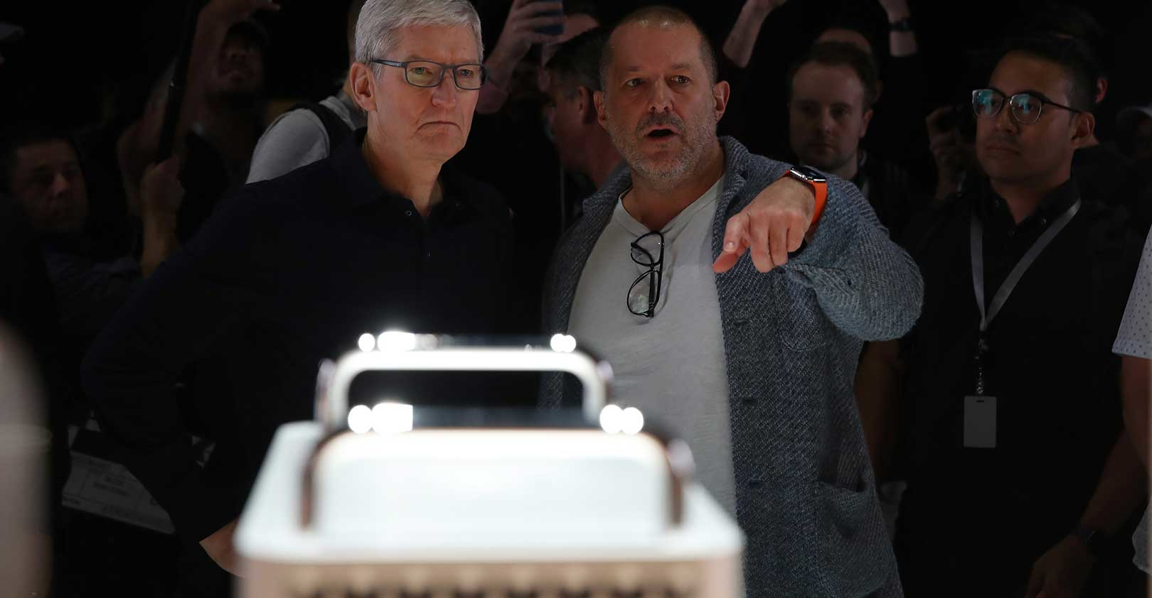 apple-ceo-tim-cook-jony-ive-mac-pro-2019-Justin-Sullivan-Getty-Images.jpg