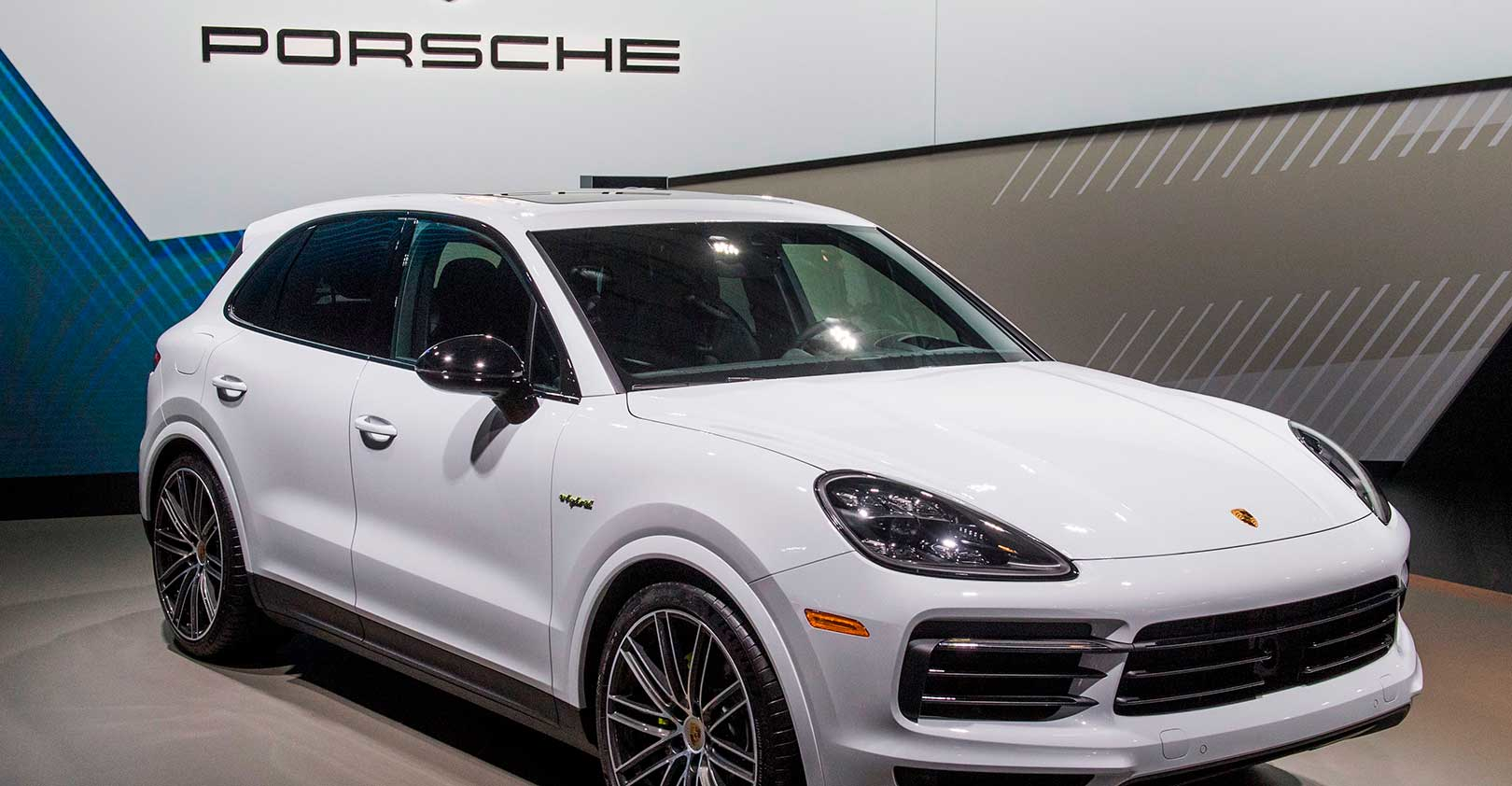 porsche-cayenne-e-hybrid-SUV-MARK-RALSTON-AFP-via-getty.jpg