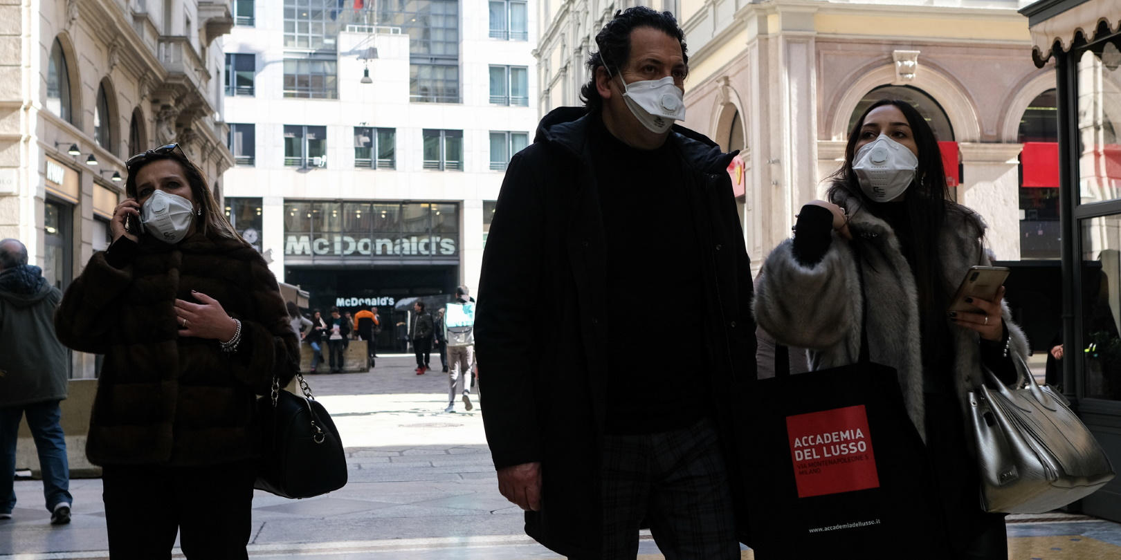 Customers Wearing Face Masks In Italy Photo 176942332 Wojciech Grabowski Dreamstime 5edea27ebfc02