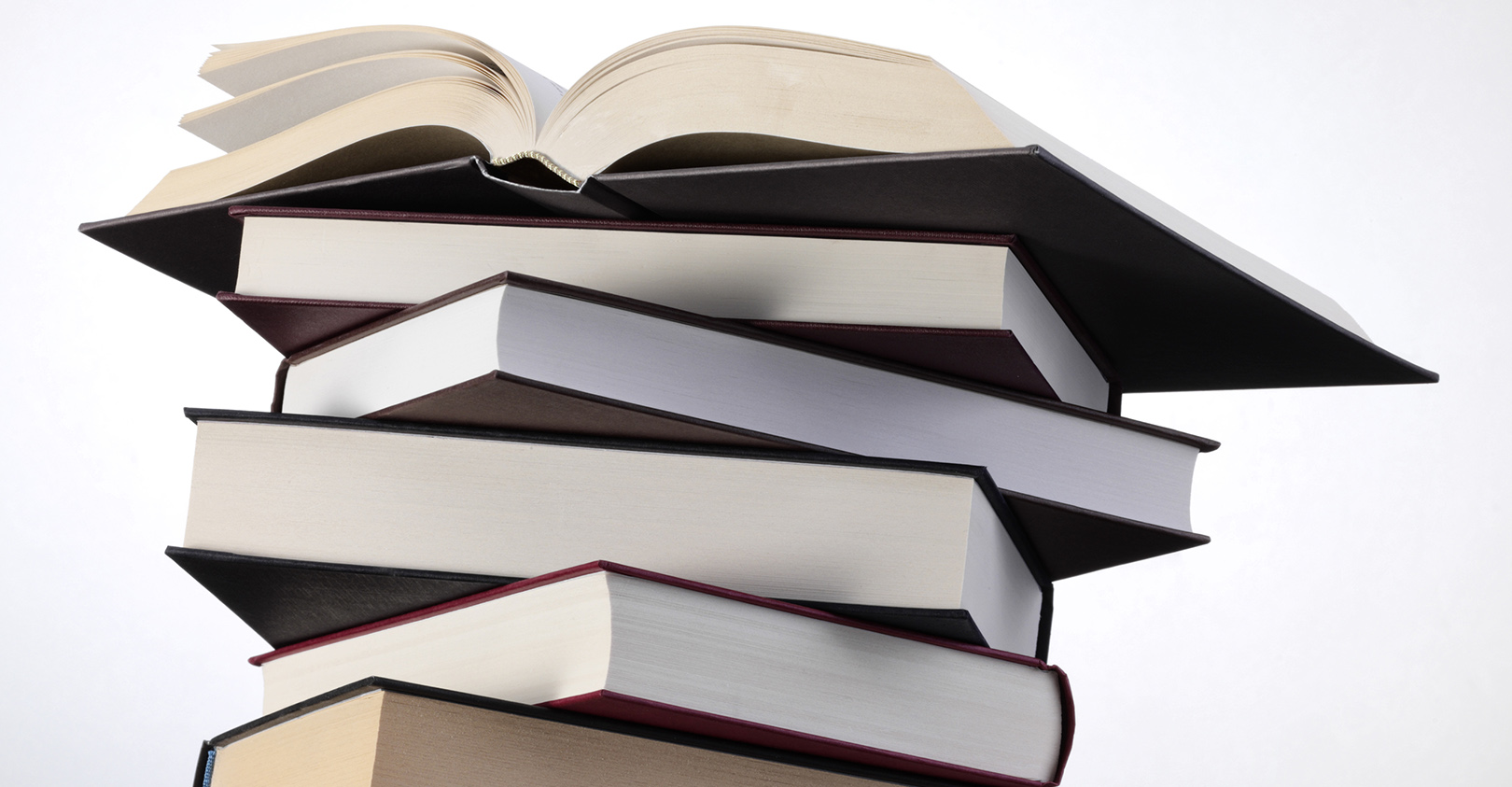 Books Pile Dreamstime L 51346119 6324915492525