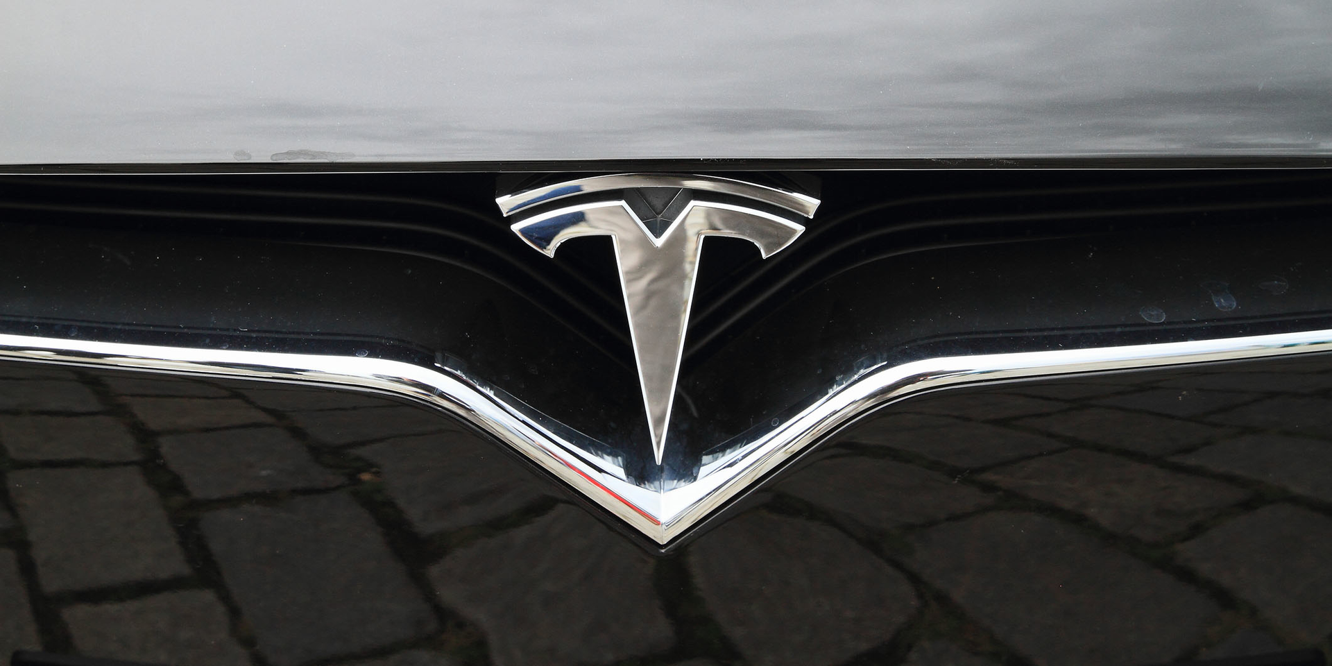 Tesla Logo On Vehicle Petr Zamecnik Dreamstime 636b2e48c1434