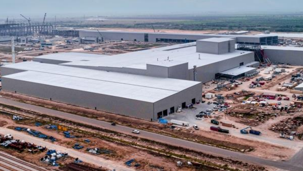 Steel Dynamics' under-construction flat roll mill in Sinton, Texas