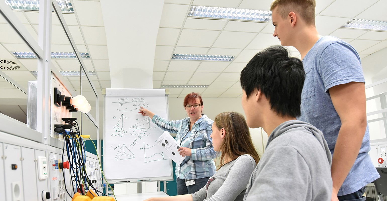 Real Header 651456eb0773f