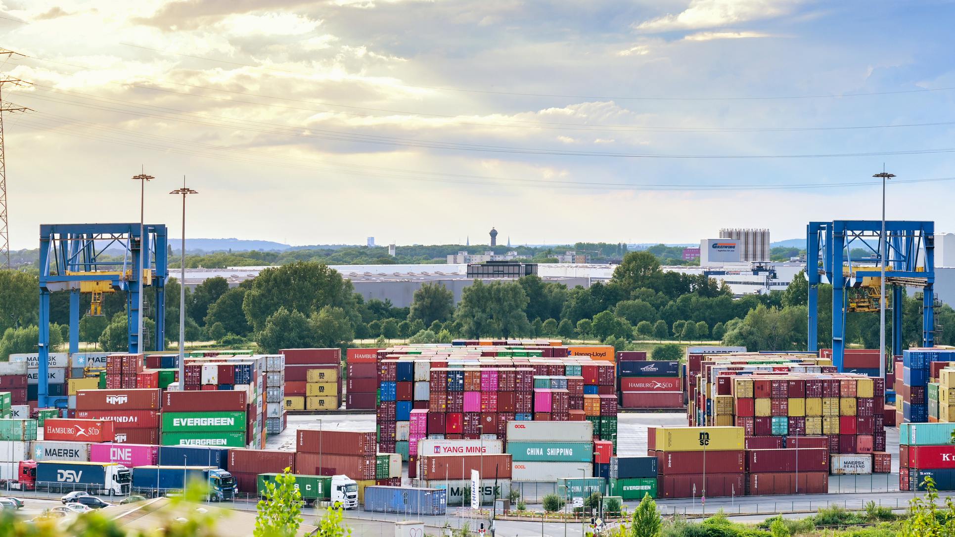 dreamstime_m_250470245