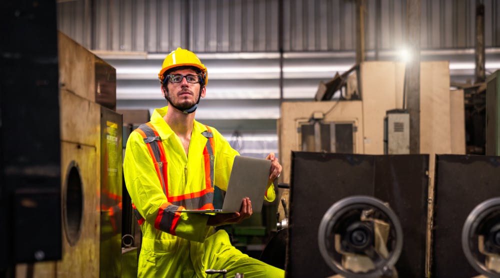 technician_with_cmms