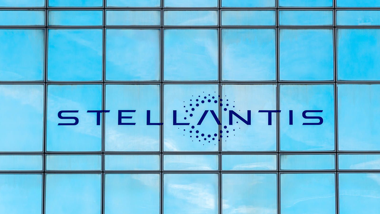 674dc96870ccdc1e0e963e62 Stellantisdreamstime L 315568046