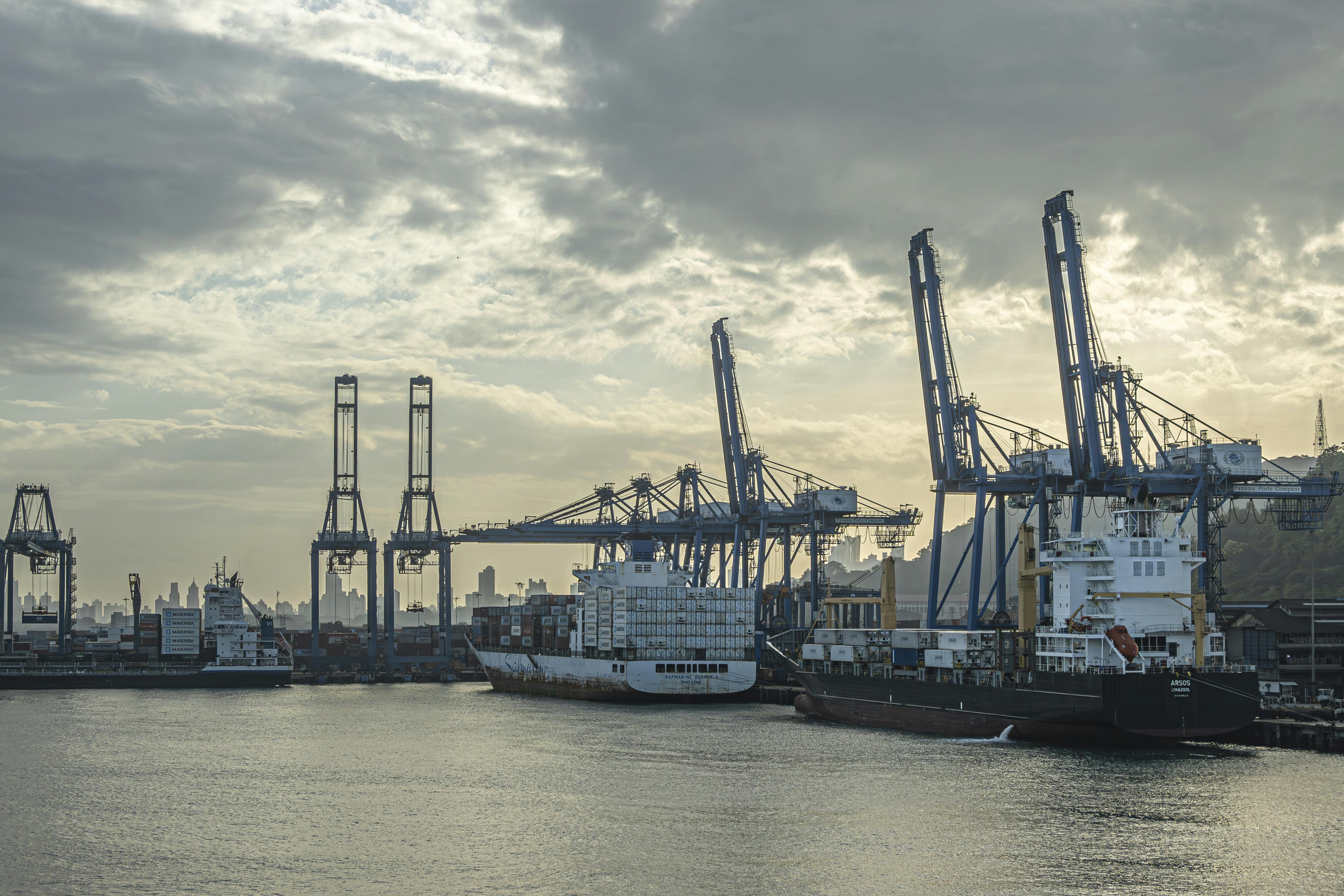 678831025de5b88be0496a63 Dreamstime Xxl 307427290