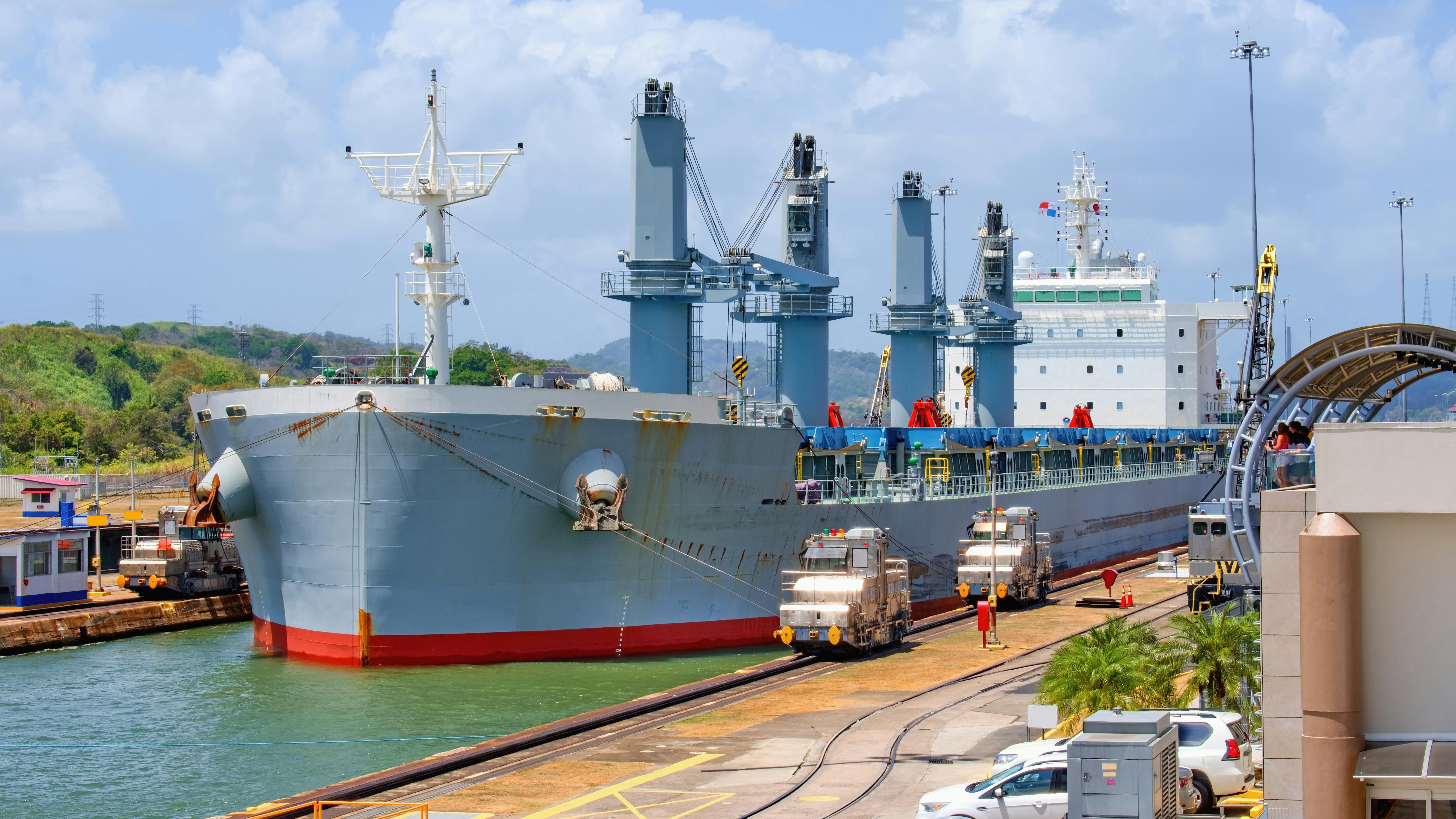 dreamstime_xxl_337783016