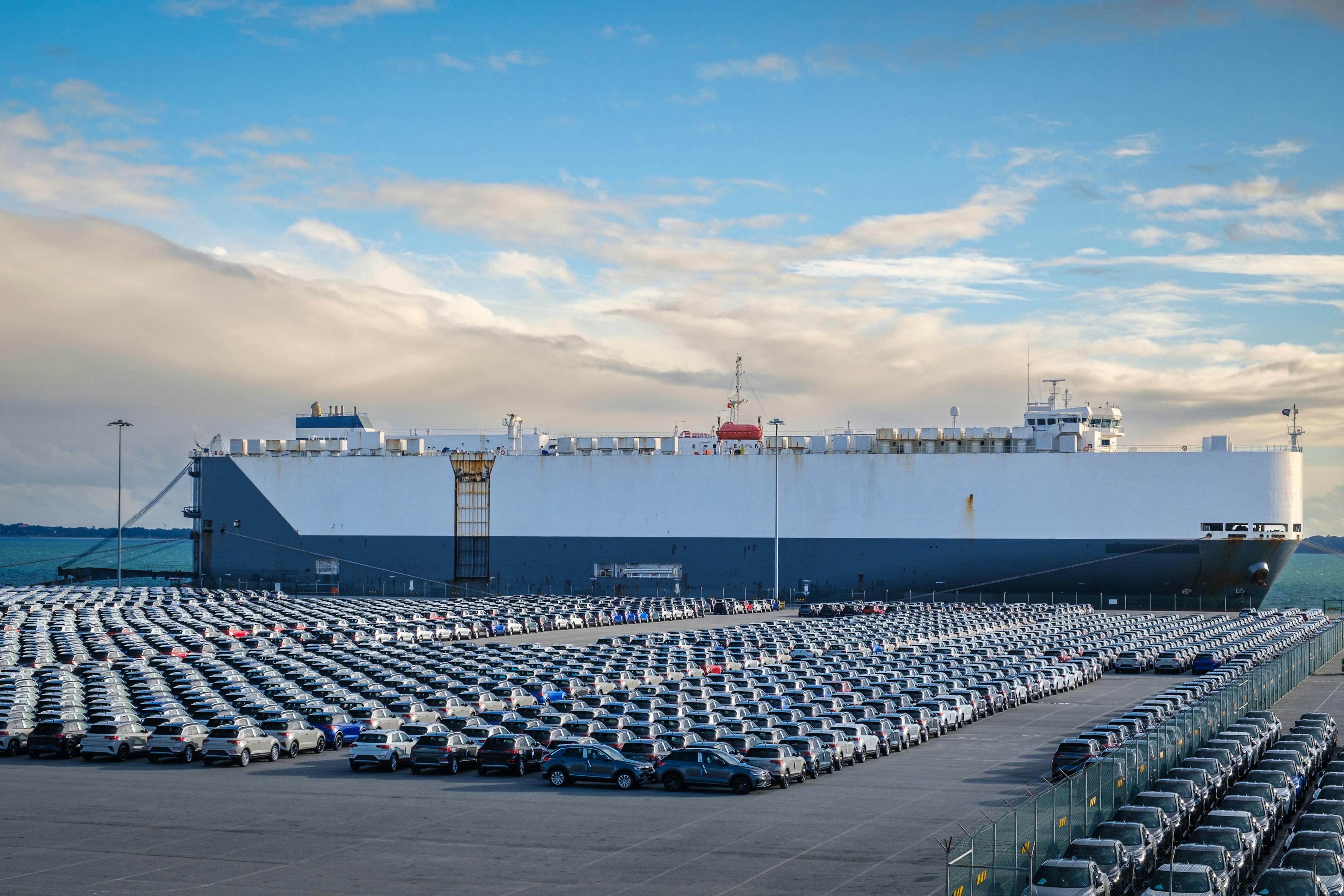 67e499749e54a3bd9b1240e8 Dreamstime Xxl 353963534