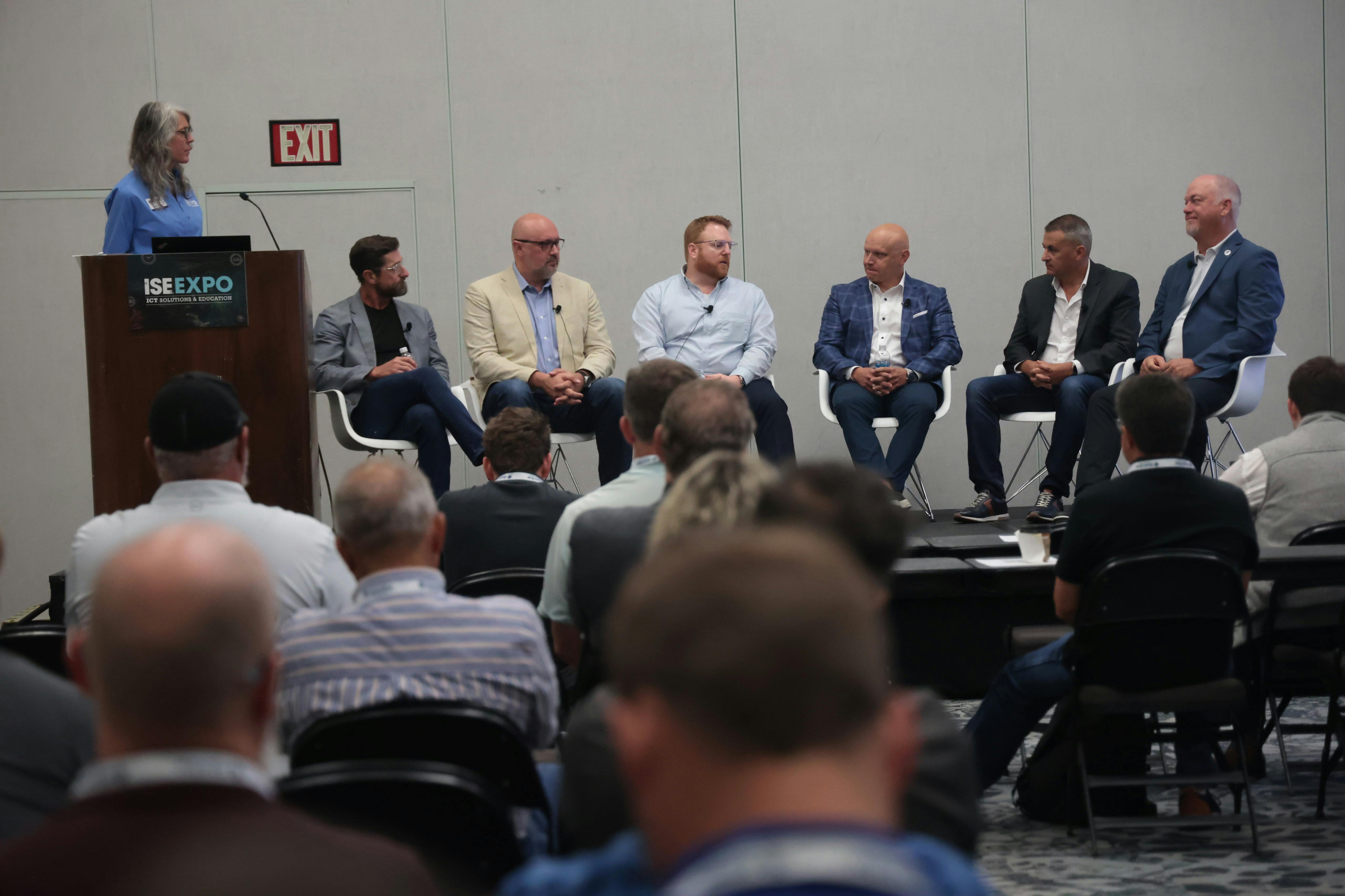 executivepanel_53969320663_5c59d0e8a7_5k