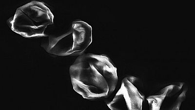 Researchers have developed a one-step technique to fabricate microcapsules, which have use in surface-enhanced Raman spectroscopy (SERS) to characterize and identify molecules in applications like in medical diagnostics, among others.