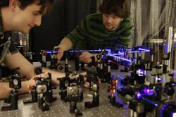 Frontiers in Optics 2012: Weak measurements on photons push past Heisenberg's precision limit Frontiers in Optics 2012: Weak measurements on photons push past Heisenberg's precision limit