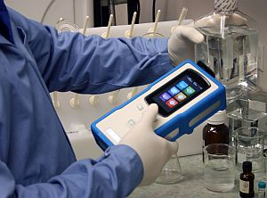 B&W Tek NanoRam handheld Raman spectrometer with enhancements