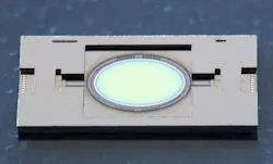 The Fraunhofer IPMS micromirror measures 6 x 8 mm, allowing it to guide large-diameter femtosecond laser beams for such delicate procedures as cranial bone removal. The Fraunhofer IPMS micromirror measures 6 x 8 mm, allowing it to guide large-diameter femtosecond laser beams for such delicate procedures as cranial bone removal.