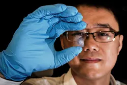 A broadband photosensor is based on nanostructured graphene. A broadband photosensor is based on nanostructured graphene.