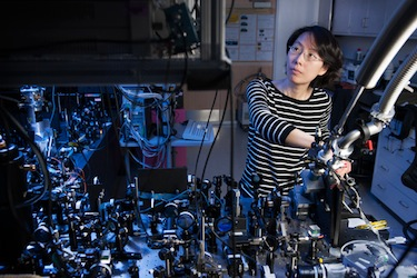 Researcher Na Young Kim at the optical bench.