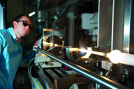 Production of an optical fiber on a silica lathe.