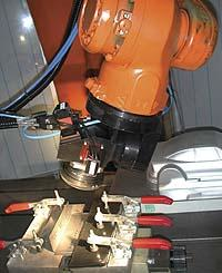 Figure 1. The Coupled Axes System is made up of robot and beam deflection optics for Nd:YAG laser beams up to 4 kW.