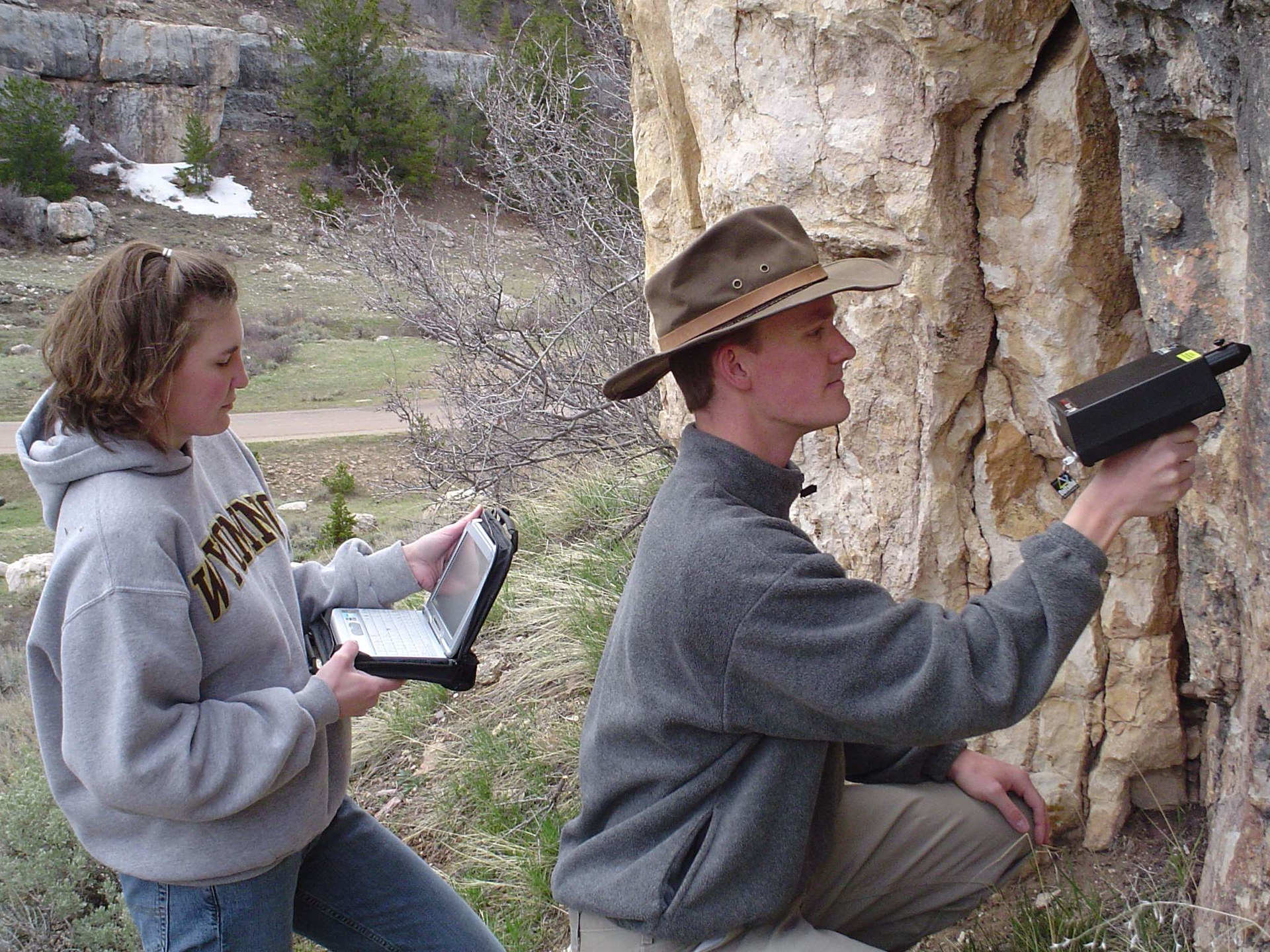 FIGURE 1. The RockHound Raman spectrometer brings spectral mineral analysis to the field. A database stores the spectral signatures of common minerals encountered by geologists.