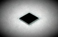 A thin diamond heat spreader is bonded to a VECSEL (top). A Raman laser pumps the VECSEL at a 25-degree angle to the normal (bottom).