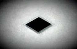 A thin diamond heat spreader is bonded to a VECSEL (top). A Raman laser pumps the VECSEL at a 25-degree angle to the normal (bottom). A thin diamond heat spreader is bonded to a VECSEL (top). A Raman laser pumps the VECSEL at a 25-degree angle to the normal (bottom).