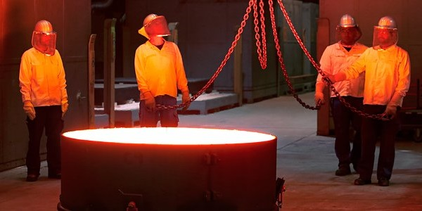 Schott has successfully cast the first main hexagonal mirror segments for the European Southern Observatory's Extremely Large Telescope (ELT).