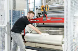 A new technology for the production of ultra-smooth polymer films has been developed as part of the 'OptiPerm' project. A new technology for the production of ultra-smooth polymer films has been developed as part of the 'OptiPerm' project.