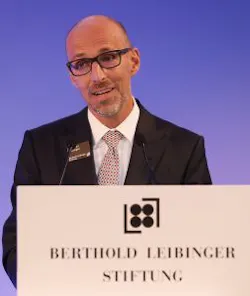 On behalf of his father, Peter Leibinger gave the opening speech at the 10th Berthold Leibinger awards ceremony. On behalf of his father, Peter Leibinger gave the opening speech at the 10th Berthold Leibinger awards ceremony.