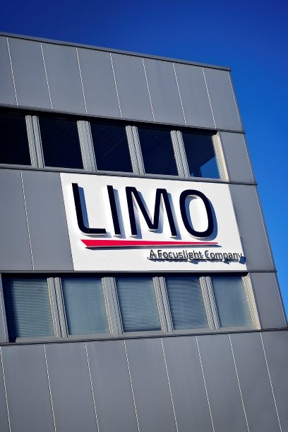 Process controlled welding system for automotive parts made of polymers