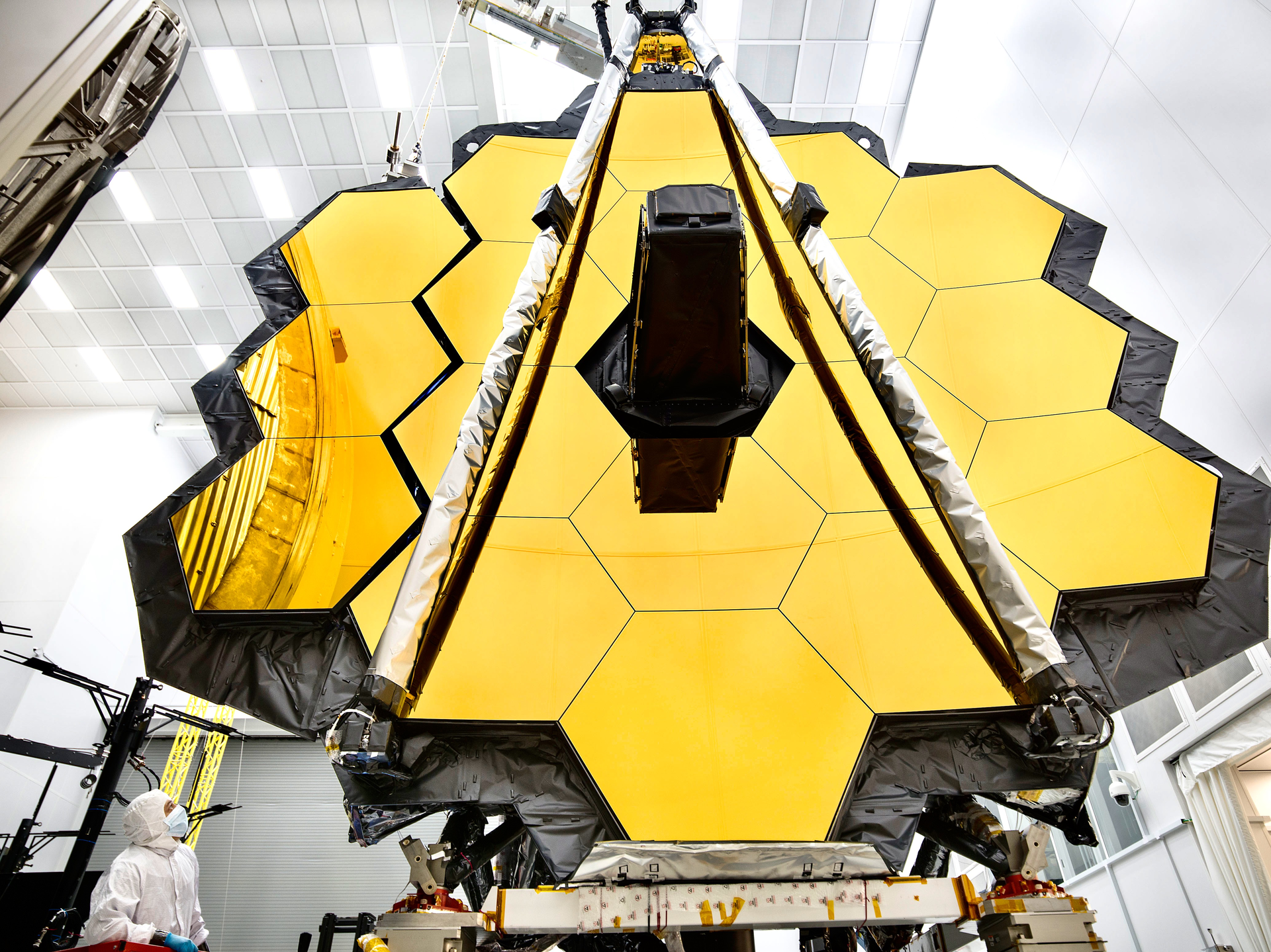 FIGURE 1. OSLO, by Lambda Research Corporation, was used in the design and analysis of the James Webb Space Telescope (JWST).