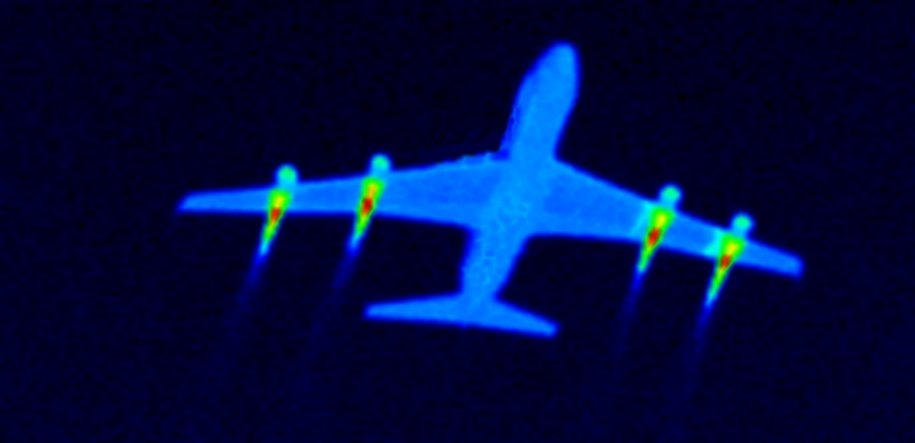FIGURE 1. The infrared signature of a typical commercial airliner in the 3&ndash;5 &micro;m band shows strong thermal emission from the engines&mdash;an easy target for heat-seeking missiles.