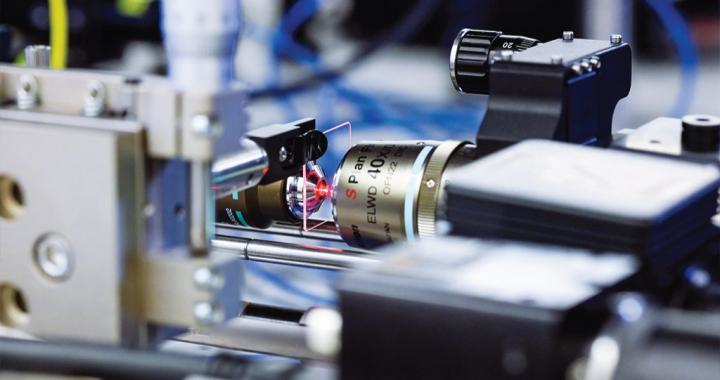 FIGURE 1. Photonic-crystal fibers (PCFs) reduce the propagation distance needed to realize certain optical functions, such as polarization control or wavelength splitting.
