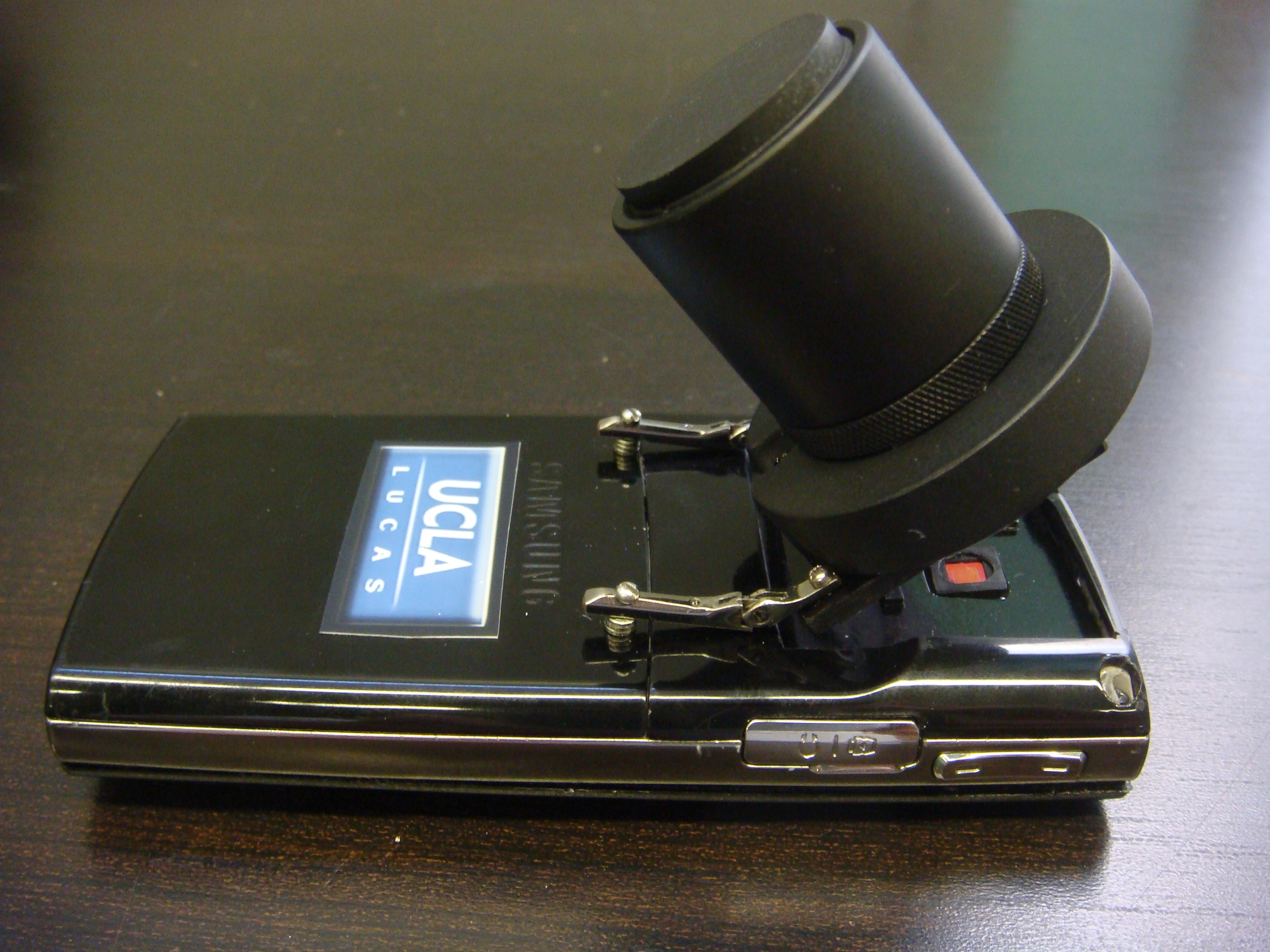 FIGURE 1. Among the breakthrough technologies to be presented at Photonics West 2010, a new imaging platform developed at UCLA identifies microparticles toward disease diagnosis and monitoring, as well as water-quality testing, and sends the information wirelessly for real-time monitoring.