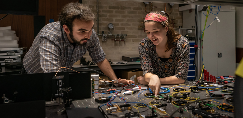 University of Birmingham students in the UK Quantum Technology Hub, home to the SPIE Optics and Photonics Champions Academy.