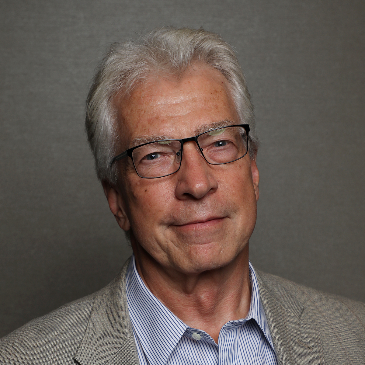 Conard Holton2 61d4c0a958176