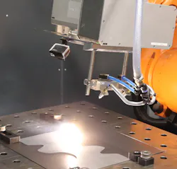FIGURE 1. Demonstration of 3D on-the-fly welding with omnidirectional seam tracking. FIGURE 1. Demonstration of 3D on-the-fly welding with omnidirectional seam tracking.
