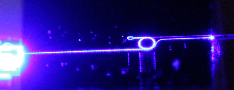 The silicon nitride photonic chip-based microresonator with the butt-coupled, 461 nm EXALOS laser diode.