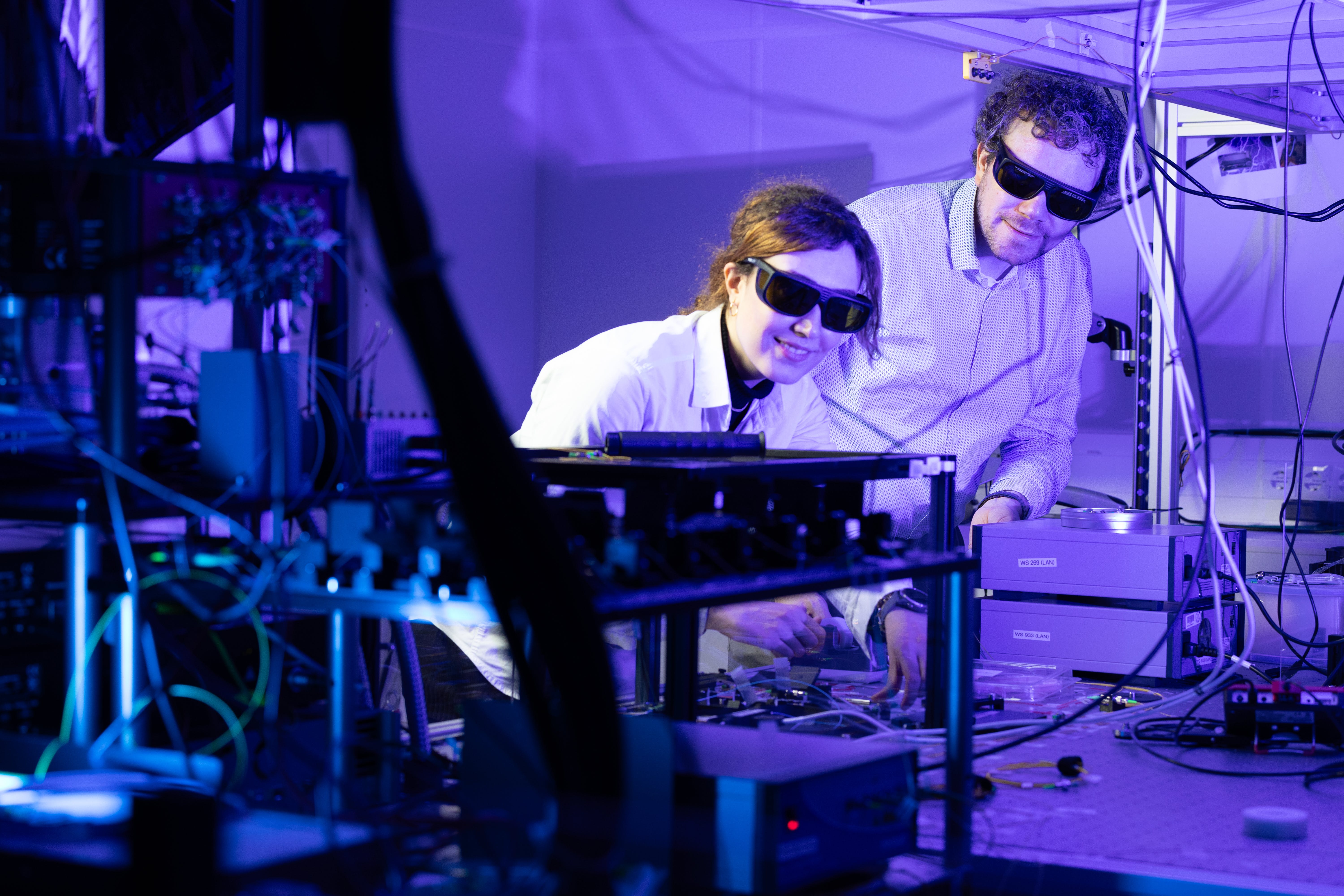 FIGURE 1. Anahita Khodadad Kashi and Michael Kues at the Institute of Photonics performing the quantum experiment.