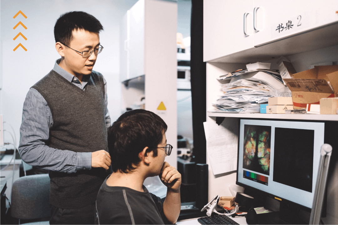 Lingjie Kong (left), associate professor at Tsinghua University&rsquo;s Precision Instrument Department.