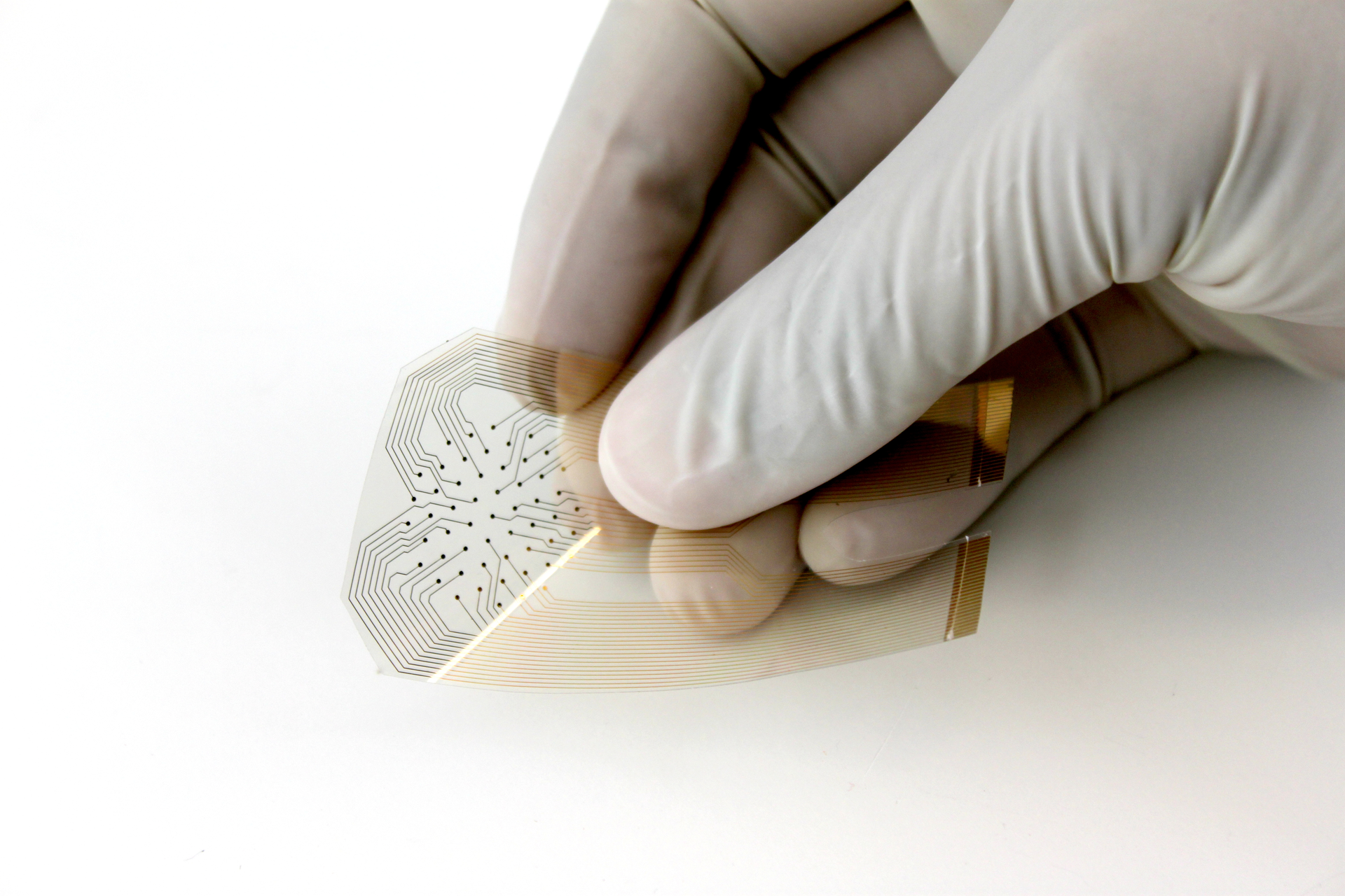 The smart bandage is fabricated by printing gold electrodes onto a thin piece of plastic This flexible sensor uses impedance spectroscopy to detect bedsores that are invisible to the naked eye