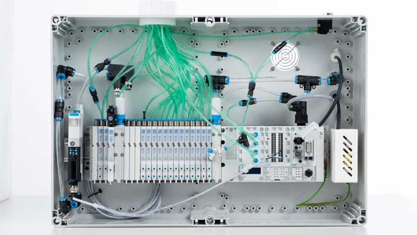 The valve terminal type MPA from Festo controls a medical robot’s pneumatic cylinders.