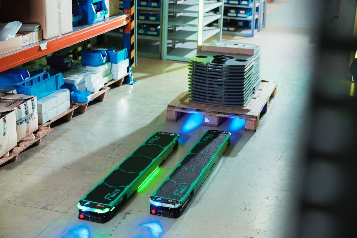 Filics Unit is an autonomous mobile robot (AMR) for floor-based pallet transport and consists of two physically separate robot skids.
