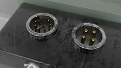 Figure 5: If connectors are frequently disconnected and plugged in, the contacts can become dirty and bent. This leads to unplanned or unforeseeable production stoppages and frequent maintenance intervals. Figure 5: If connectors are frequently disconnected and plugged in, the contacts can become dirty and bent. This leads to unplanned or unforeseeable production stoppages and frequent maintenance intervals.