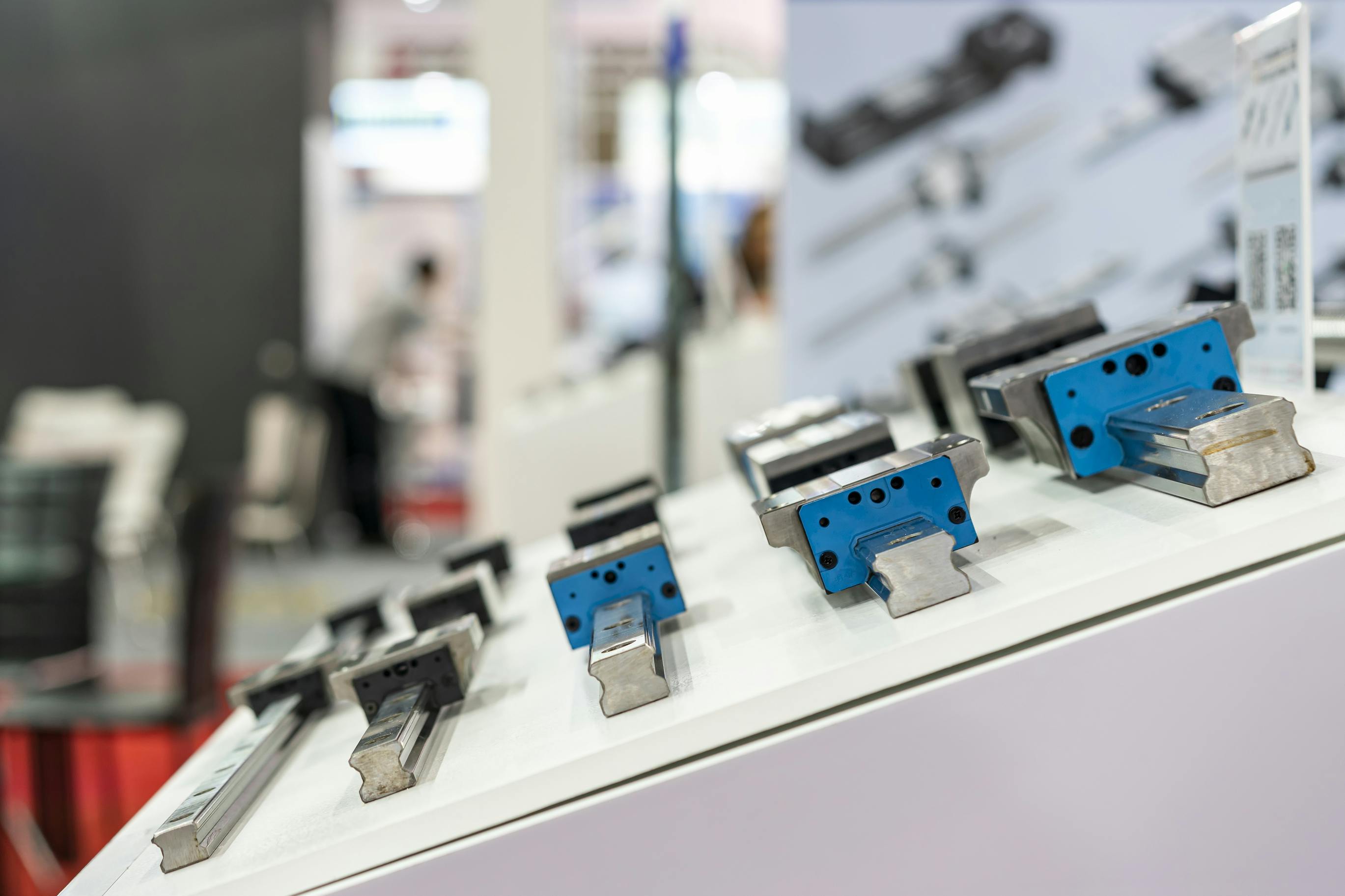 Linear ball bearings