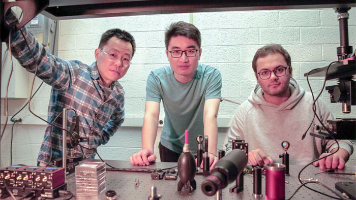 Researchers at the University of Wisconsin-Madison developed a smart glass that recognizes images without external power or circuits.