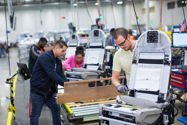 Collins 1st Class Seat Assembly 5f987f7818f4f 5fa31d2aba051